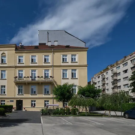 Centrum Salvator Konukevi 2*