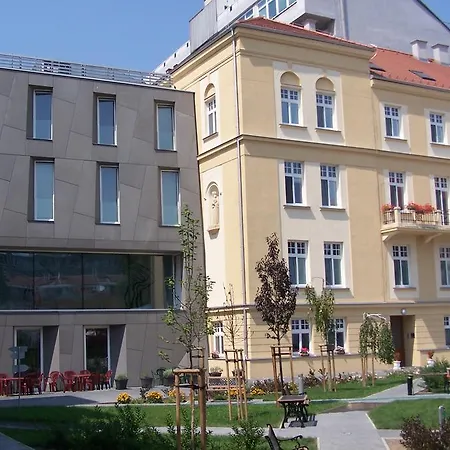 Konukevi Centrum Salvator 2*
