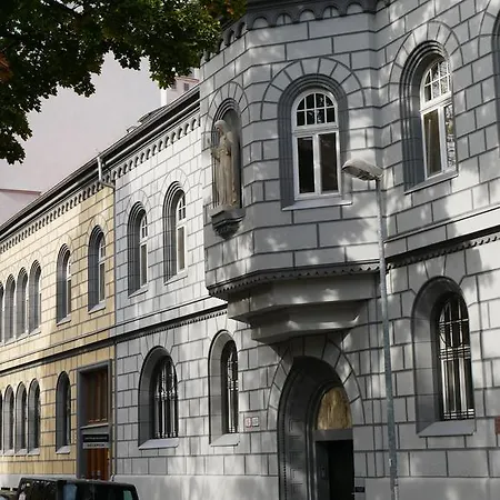 Centrum Salvator 2* براتسيلافا